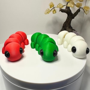 Caterpillar Fidget Toy – Articulated Flexy Bug – Sensory Desk Buddy – Cute Desk Toy – Stress Relief Fidget