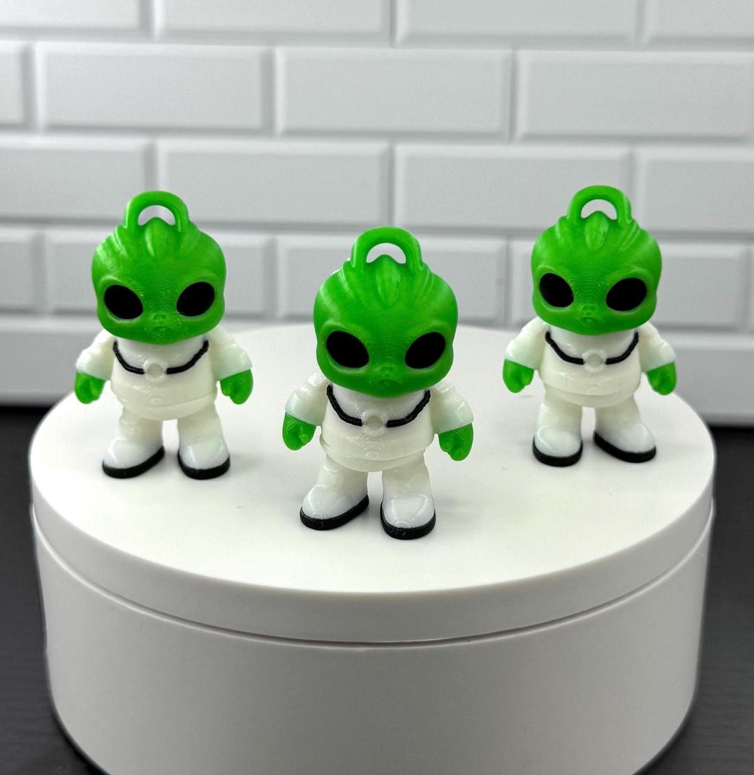 Space Suit Alien Fidget Toy – Articulated Astronaut Alien Character ...