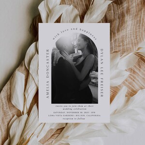 Zaproszenie na ślub Arch Photo, Minimalistyczne zaproszenie Arch, Zdjęcie zaręczynowe, Nowoczesne minimalistyczne, Szablon do samodzielnej edycji DIY, Wydrukuj Corjl zdjęcie 2