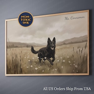 Chien de berger allemand noir heureux qui traverse la peinture de champ de marguerites, langue souriante, style ferme GSD noir, art mural, nom personnalisé