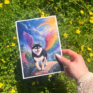 Decorazione murale raffigurante un husky siberiano che attraversa il ponte dell'arcobaleno, cane husky siberiano bianco e nero con ali d'angelo, graziosa opera d'arte commemorativa a forma di husky siberiano