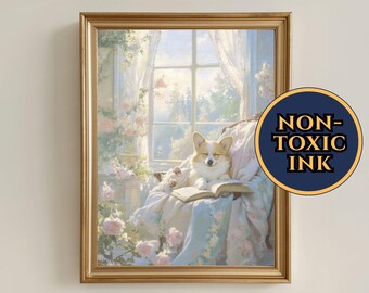 Puede incluir: Impresión enmarcada que representa a un perro corgi leyendo un libro en una silla junto a una ventana. La obra de arte tiene una paleta de colores pastel suave con elementos florales y de jardín. El marco es dorado y la impresión incluye el texto "NON-TOXIC INK".