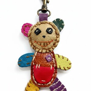 Leren beren sleutelhanger nr. 1, kleurrijk, handgemaakt, perfect cadeau, uniek accessoire voor een tas, sleutels of rugzak.