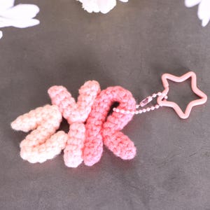 Llavero de crochet con nombre personalizado, colgante de crochet personalizado, llaveros con letras iniciales, decoración de arte de crochet hecha a mano