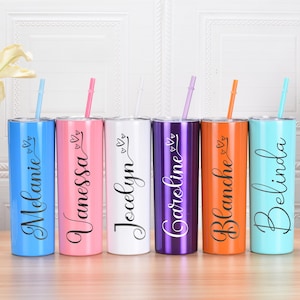 Personalisierter Becher mit Strohhalm, Individueller Kaffee personalisierter Name Becher, Brautjungfer Geschenk, Mädchen Reise Becher, Brautjungfer Vorschlag
