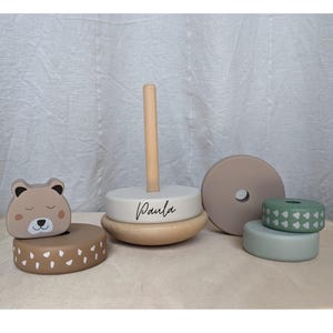 Personalisiertes Holz Steckspiel mit Namen – Montessori Stapelturm Babyspielzeug – Geschenk zur Geburt, Taufe, 1. Geburtstag Kinder immagine 3