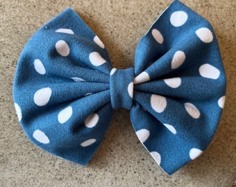 Blue and white polka dot bow, hair accessories for girls, blue and white bow, knit fabric bow, fabric bow, blue and white bow, polka dot