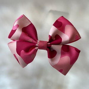 Pink camo hair bow for girls, camouflage ribbon, hunting hair barrette, pink camouflage pigtail bows, toddler bows, cute bows, piggy bows