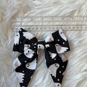 Zwart-witte spookhaarstrik, stoffen haarspeld, haaraccessoire voor Halloween. afbeelding 6