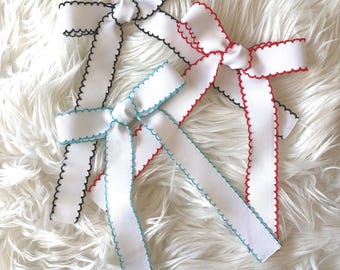 Lazo blanco y aguamarina con puntada lunar y colas, lazo fino para el cabello con puntada lunar en blanco y negro, cinta larga roja y blanca con cola, elige tu color.