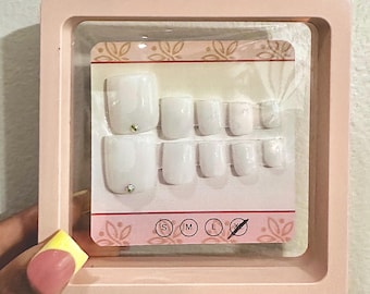 2/2 Milky White Press-On Toe Nails with Elegant Gem – Chic and Simple Nails for Toes&quot;