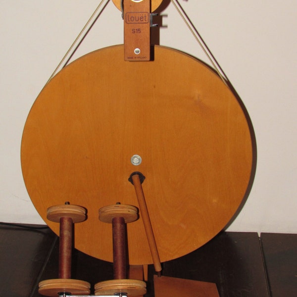 Used Louet S15 ST Spinning wheel with 3 bobbins, lazy kate