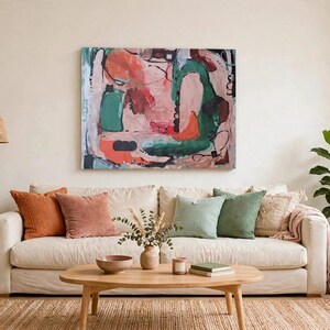 Groot, origineel, kleurrijk, handgeschilderd abstract kunstwerk met een achtergrond van groene, bruine en roze terracotta, klaar om horizontaal op te hangen.