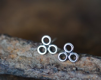 Contemporary Geometric Stud Earrings, Minimalist tiny circle cluster earring, Modern sterling silver stud earrings for man or woman