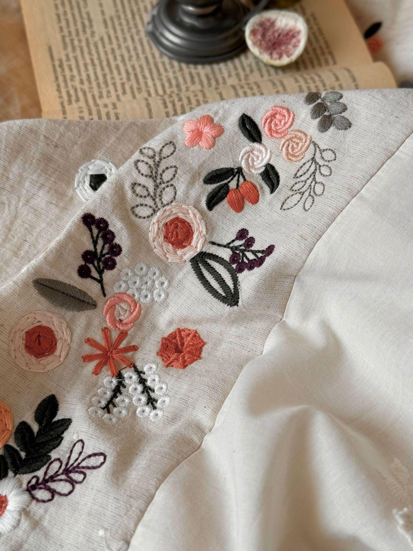 ヴィンテージ風花柄刺繍入り寝具セット：フレンチレースのコットン 