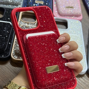 Funda MagSafe para iPhone con logo personalizado, plateada y brillante, con tarjetero: elegante y brillante, un regalo moderno para niñas y mujeres.