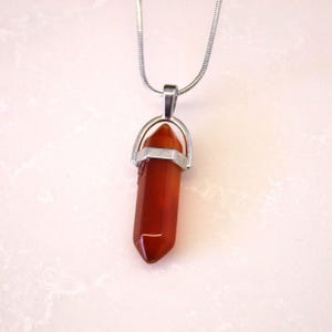 Natural Orange Carnelian Crystal Pendant Necklace with Silver Plated Chain, Healing Gemstone Jewelry for Energy Balance and Style