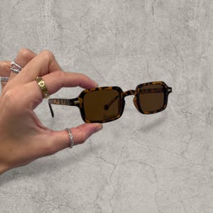 Okulary przeciwsłoneczne w stylu vintage w kolorze brązowym: brązowe, czarne, z szylkretową oprawką, unisex