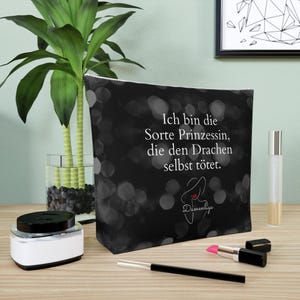 Trousse de maquillage - Women's League Merch - « Je suis le genre de princesse qui tue le dragon elle-même. » - Trousse de maquillage - Trousse de beauté - Cadeau