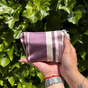 Borsa a righe con cerniera color malva e crema – Borsa in tessuto di cotone fatta a mano per gli oggetti essenziali di tutti i giorni