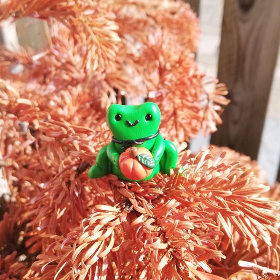 small Frog Holding a Pumpkin – Miniature Polymer Clay Halloween Decoration