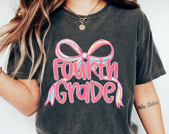 Camiseta de maestro de cuarto grado, camiseta de maestro con lazo coqueto, regalo de regreso a clases, camiseta de cuarto grado, camiseta linda de cuarto grado, camiseta de maestro