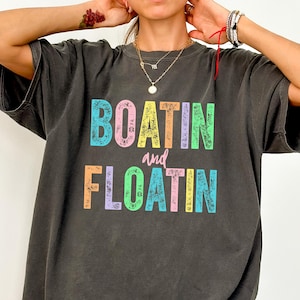 Retro Comfort Summer Shirt, Boatin And Floatin T-shirt, Lake Shirt, Summer Trip Gift, Boating Summer Shirt, Summer Lake Tee, Lake Vibes Tee