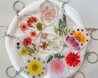 Handmade Real Flower Resin Keychain | Unique Floral Keyring | Nature-Inspired Bag Charm & Car Key Accessory | Nature Gift for Her