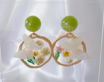 Pressed Flower Butterfly Resin Earrings | Handmade Green Gold Jewelry | Romantic Gift for Her | Nature Inspired Accessory | Birthday Gift