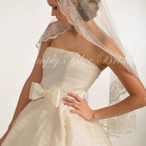 Mantilla Wedding Veil, Lace Mantilla, Floral Lace - Fingertip Length