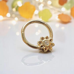 14K Solid Gold Daisy Flower Hinge Piercing – Dainty Cartilage Earring for Helix, Tragus, Daith – Handmade Nature Inspired Ring-Birthday Gift
