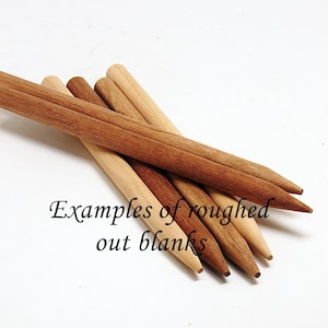 Enkele semi-doe-het-zelf houten haarstift