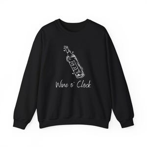Wine o' Clock Sweatshirt | Geschenk für Wein-Liebhaber | Mädchen Reise Pullover | Geschenk für Mama | Lustige Wein Sprüche | Weinprobe Pullover
