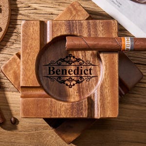 Zigarrenaschenbecher mit Gravur, personalisierter Zigarrenaschenbecher aus Walnussholz mit Namen, individuelles Zigarrenzubehör, Trauzeuge Geschenk, Hochzeitsgeschenk für Vater Ehemann.