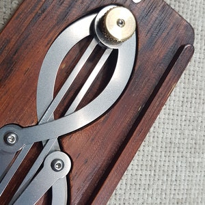 Bisecting Calipers - for Artists, Designers, and Luthiers