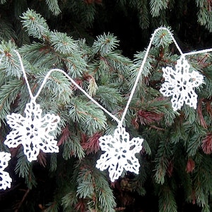 Snowflake Garland Crochet Pattern, Snowflake Pattern,  Crochet Pattern, White Snowflakes,  Christmas Garland, Winter Garland