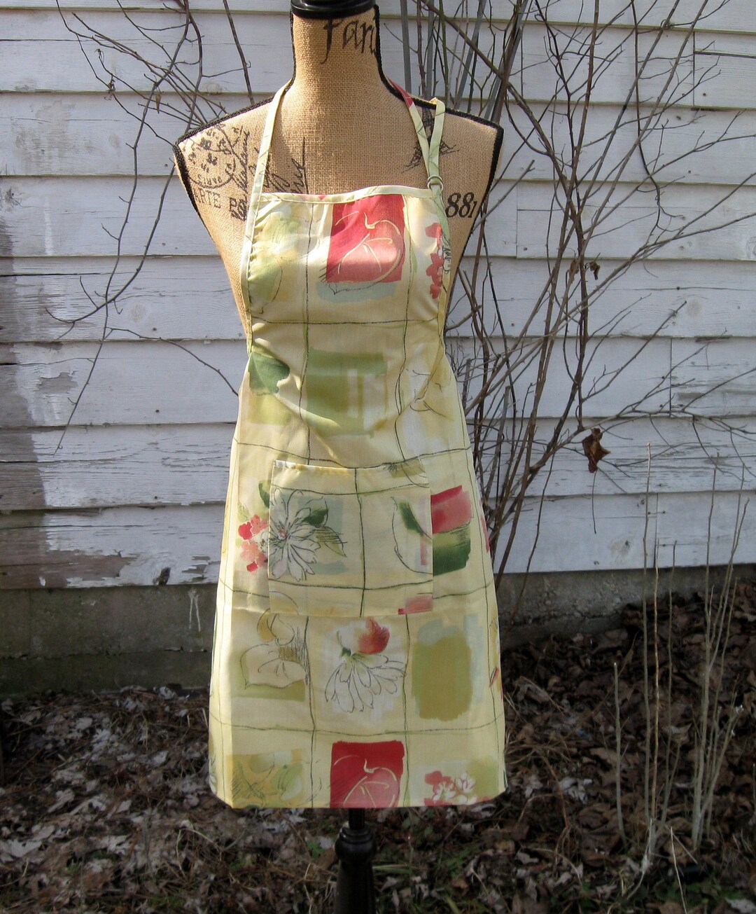 Full Apron, Vintage Flowered Apron, Hostess Apron, Bib Apron, Vintage