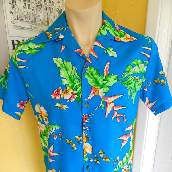 1980s Hawaiian hibiscus blue floral short sleeve size M/L
