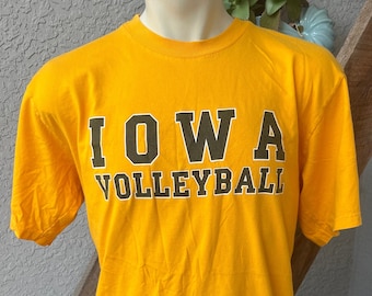 University of Iowa Volleyball 1990s vintage t-shirt- Iowa Hawkeyes gold size XL