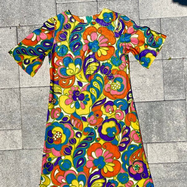 Vintage 1960s colorful psychedelic go-go shift dress size medium