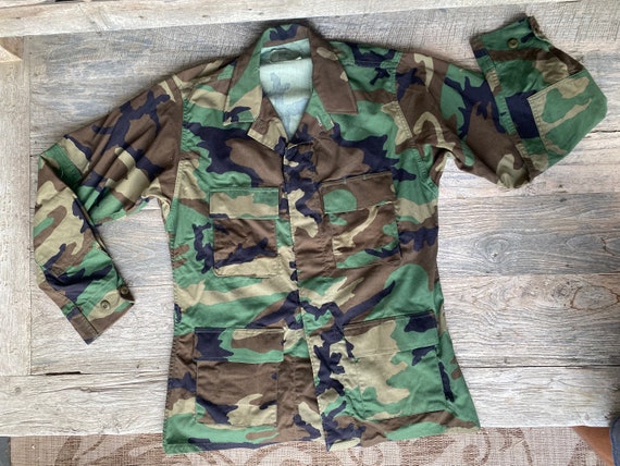 Camouflage 1980s vintage US Army military jacket-… - image 1