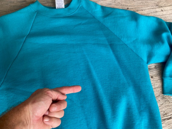 Vintage 1990s soft blank teal sweatshirt - size m… - image 5