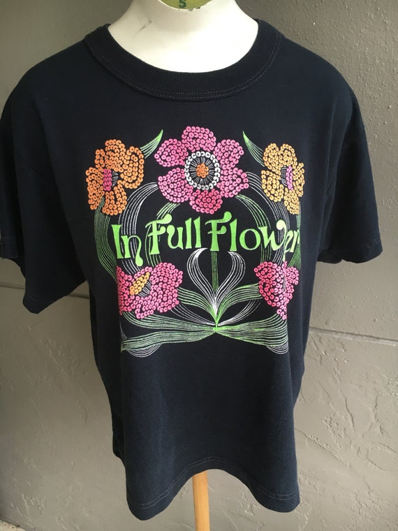In Full Flower 1980s vintage half-shirt - size me… - image 3