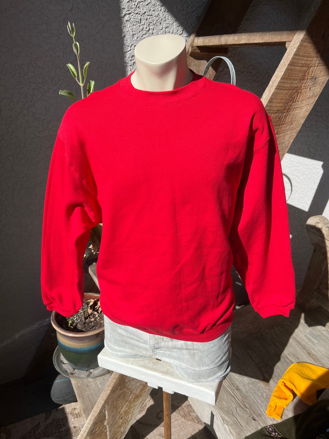True red 1980s blank soft vintage sweatshirt - size medium
