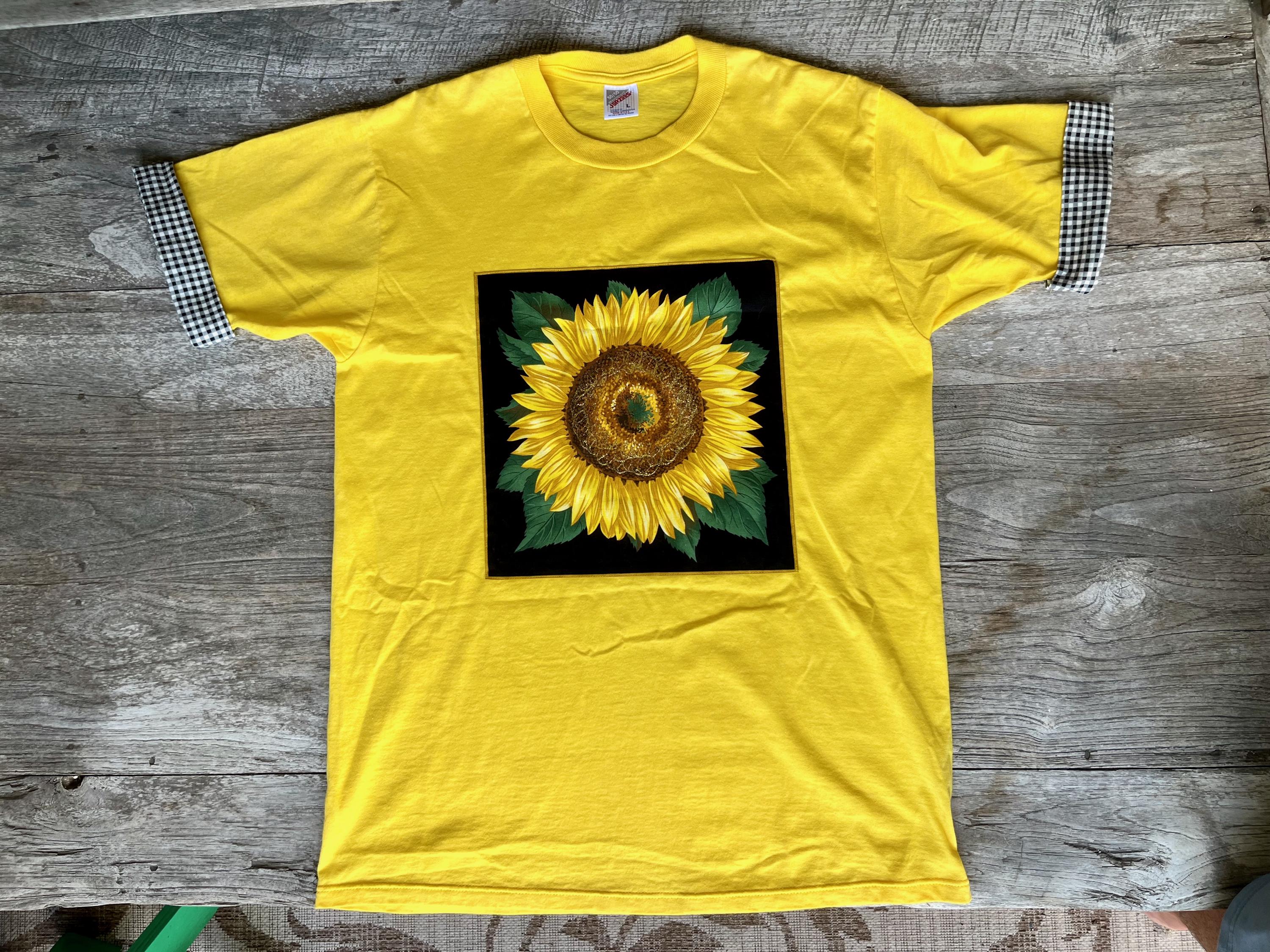 Vintage 1980s Sunflower Appliqué T-shirt: Hand-stitched Jerzees
