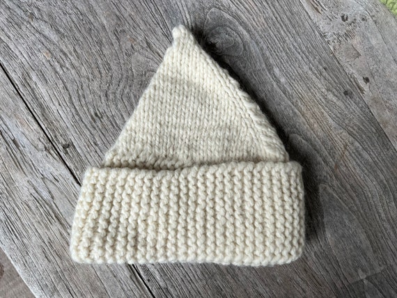 Handknit 1970s wool blend pointy beige beanie - w… - image 4