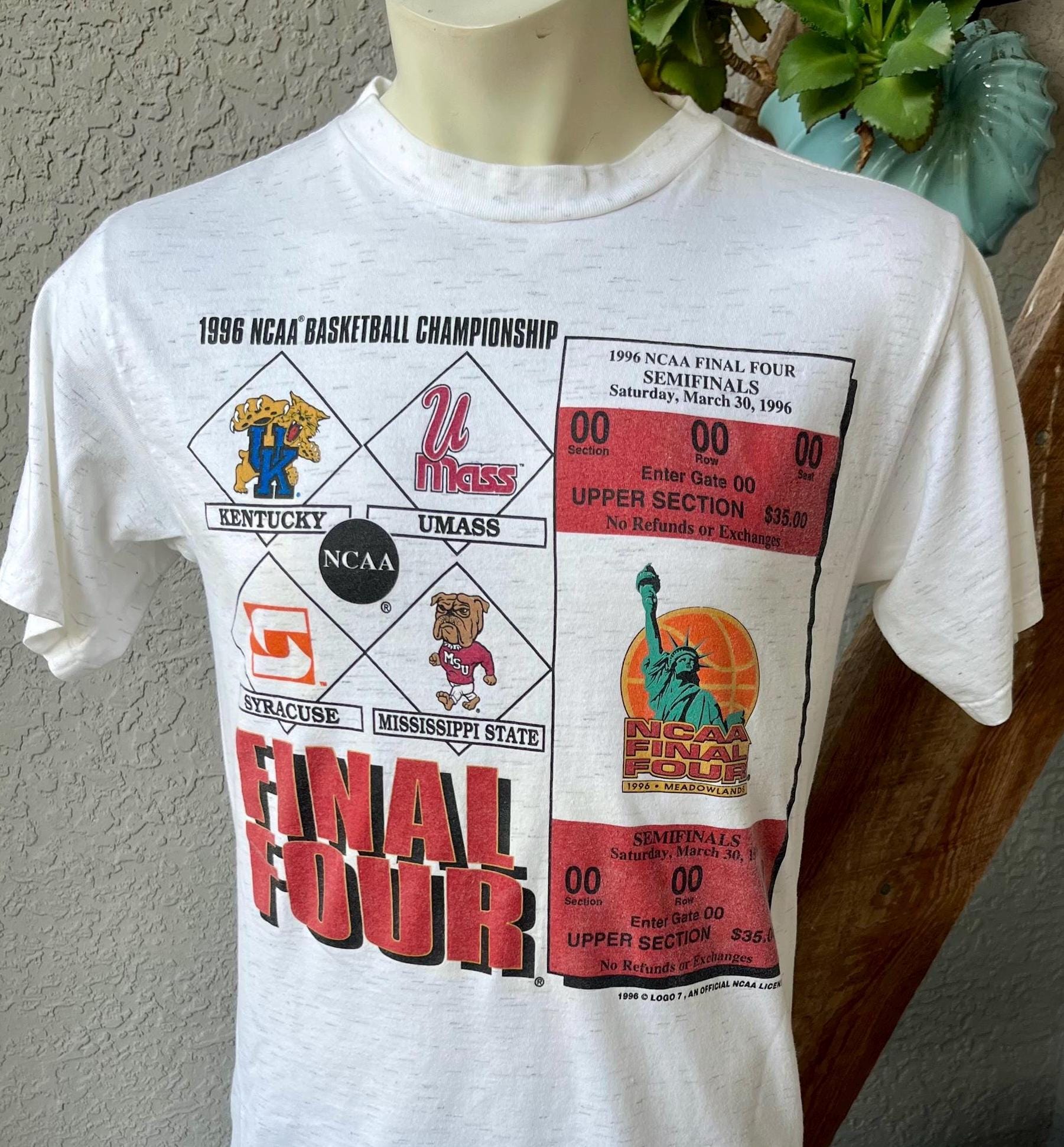 1996 NCAA Basketball Final Four vintage t-shirt - white gray size large