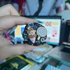 Sweets black decoden phone grip
