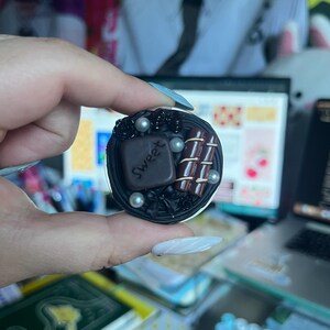 Sweets decoden phone grip