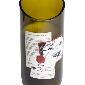 Plato principal: vela aromática de lujo hecha con botellas de vino recicladas